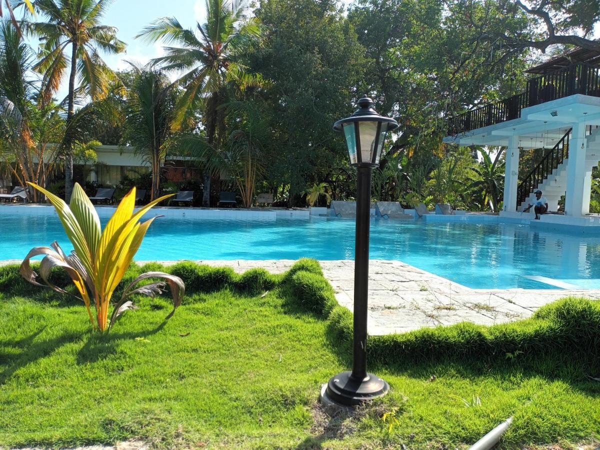 Lucky Beach Resort Trincomalee Dış mekan fotoğraf