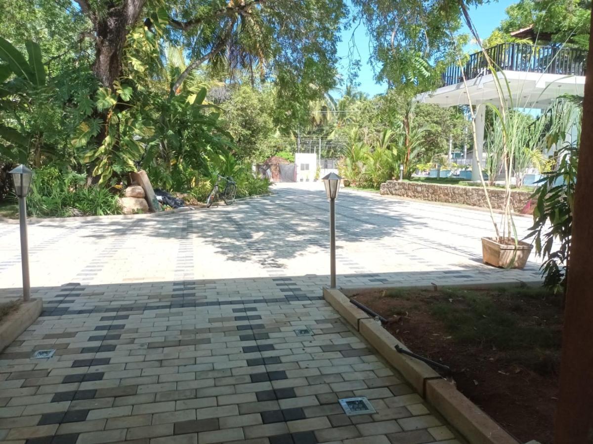Lucky Beach Resort Trincomalee Dış mekan fotoğraf
