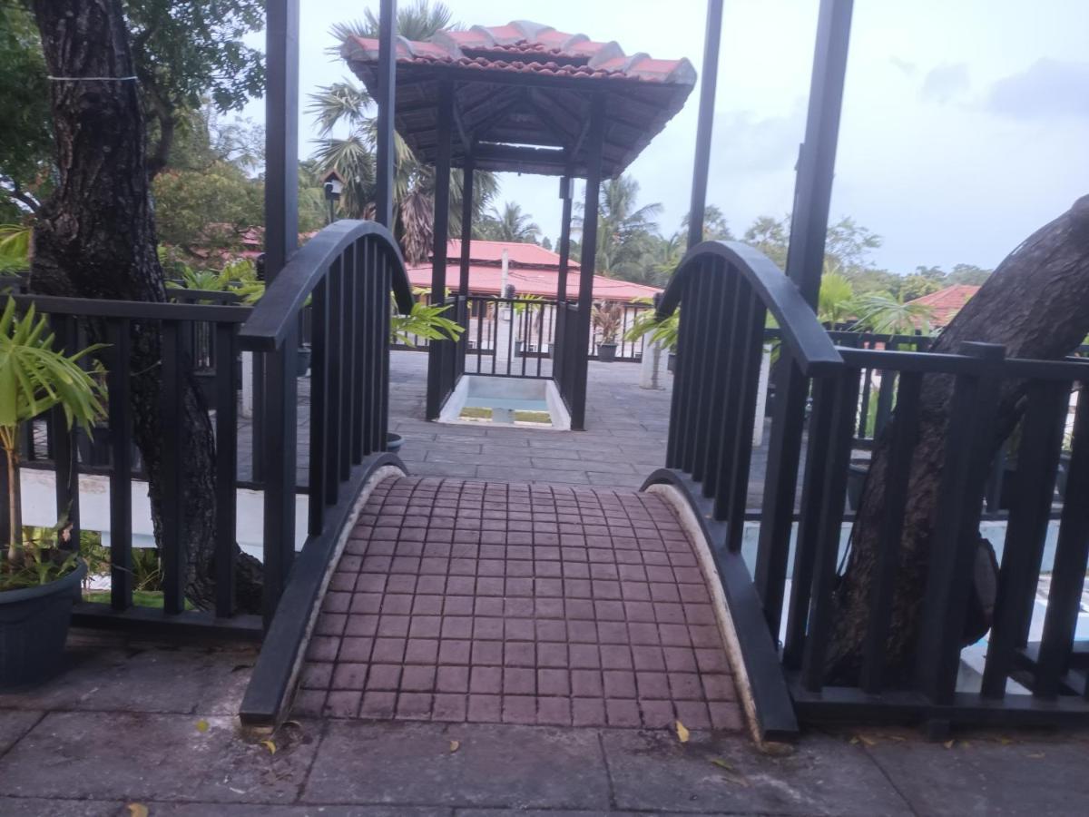 Lucky Beach Resort Trincomalee Dış mekan fotoğraf