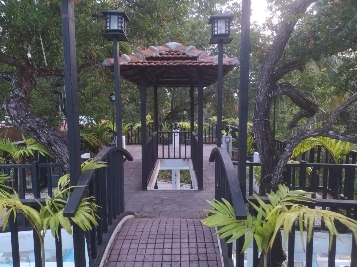 Lucky Beach Resort Trincomalee Dış mekan fotoğraf