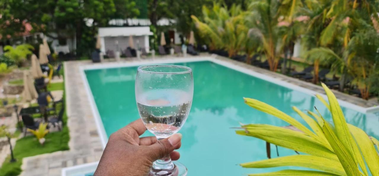Lucky Beach Resort Trincomalee Dış mekan fotoğraf