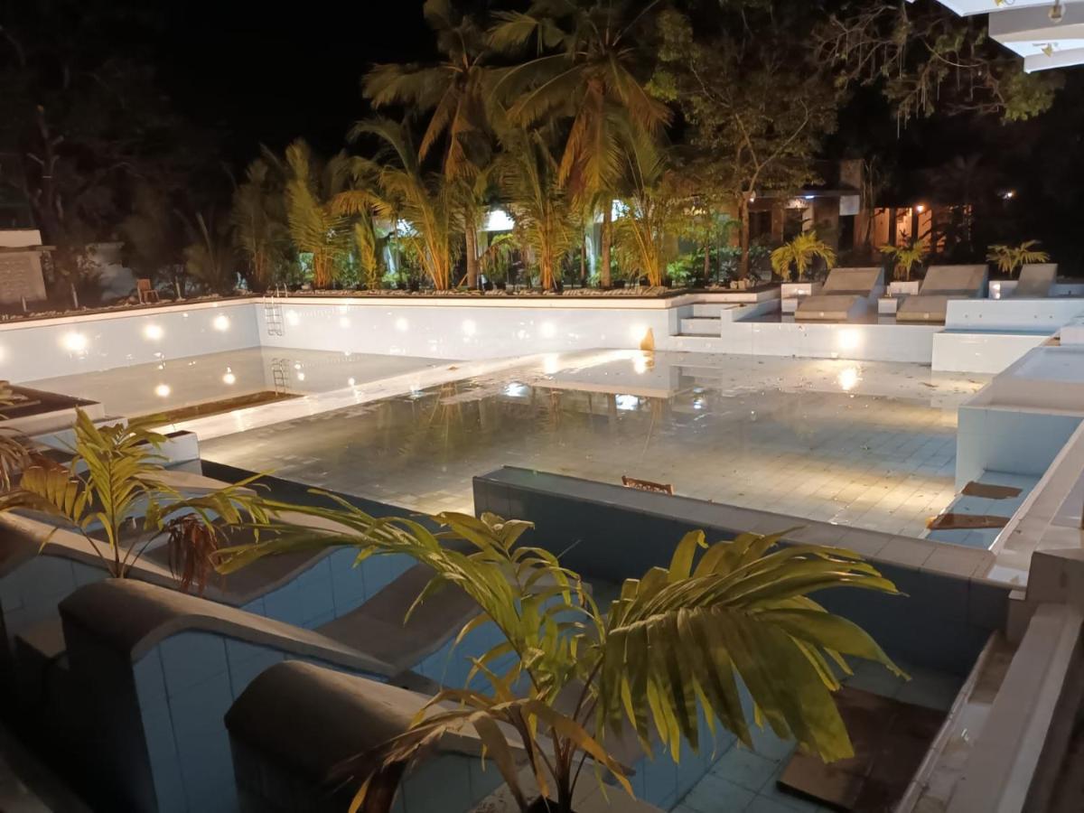 Lucky Beach Resort Trincomalee Dış mekan fotoğraf