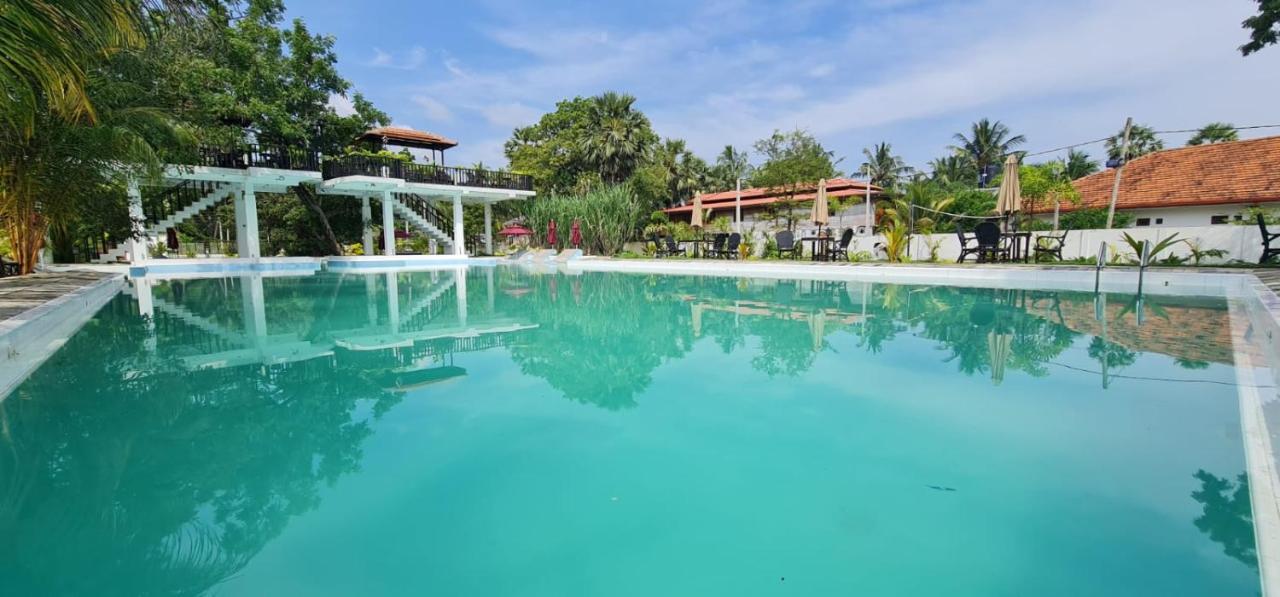 Lucky Beach Resort Trincomalee Dış mekan fotoğraf