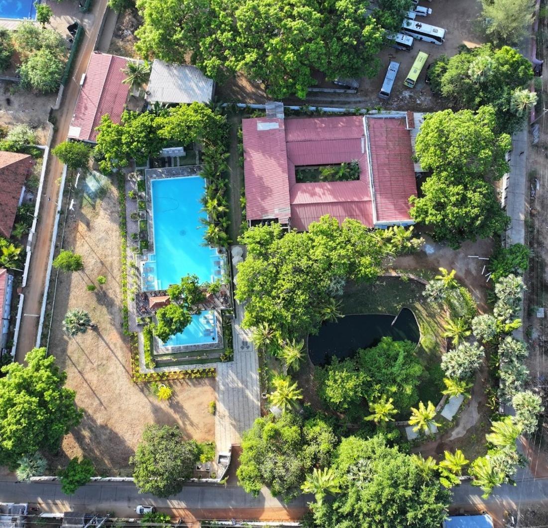 Lucky Beach Resort Trincomalee Dış mekan fotoğraf